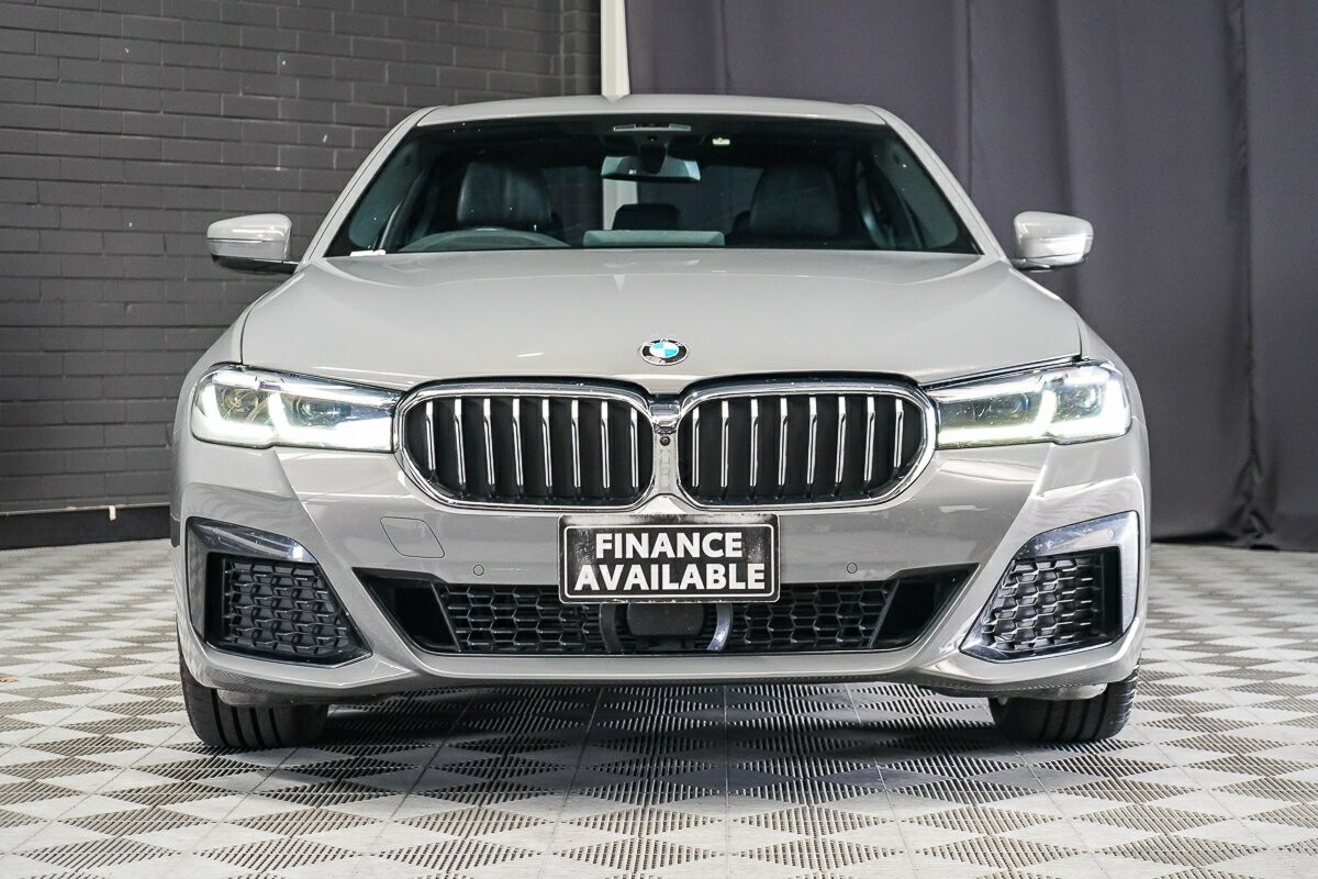 BMW 5 Series image 3