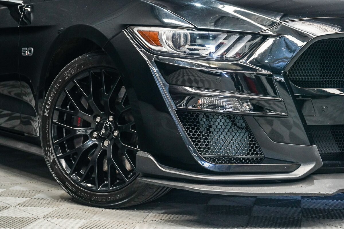 Ford Mustang image 2