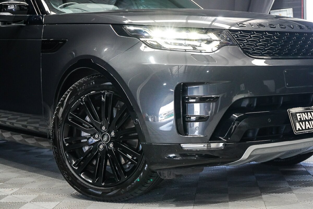 Land Rover Discovery image 2