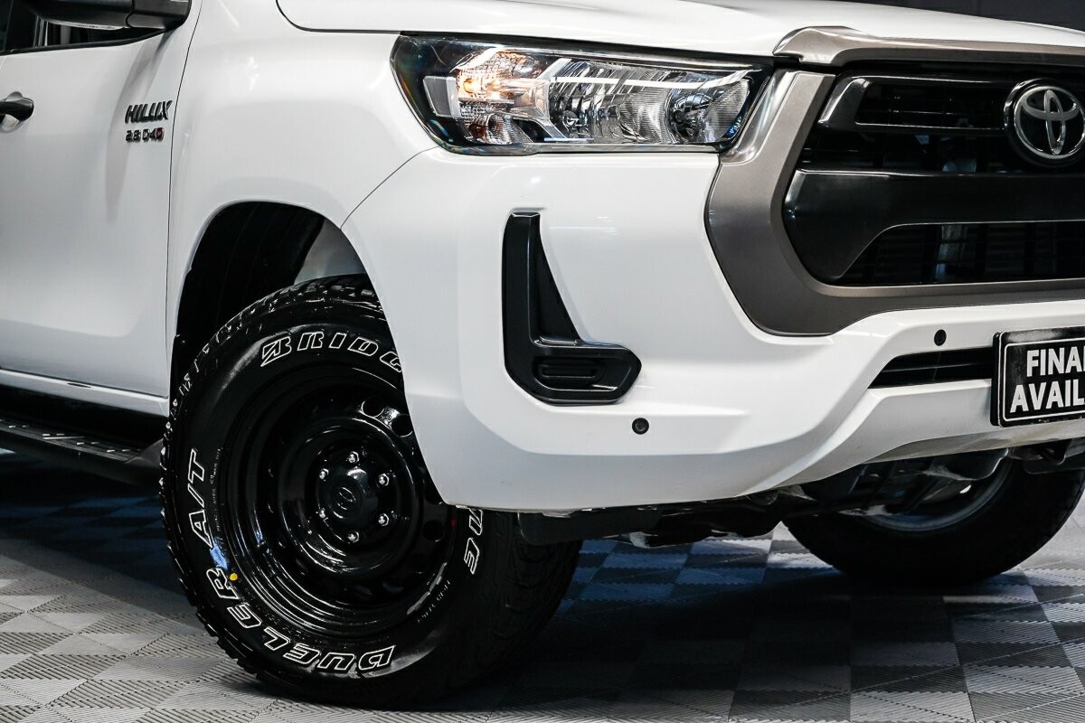 Toyota Hilux image 2