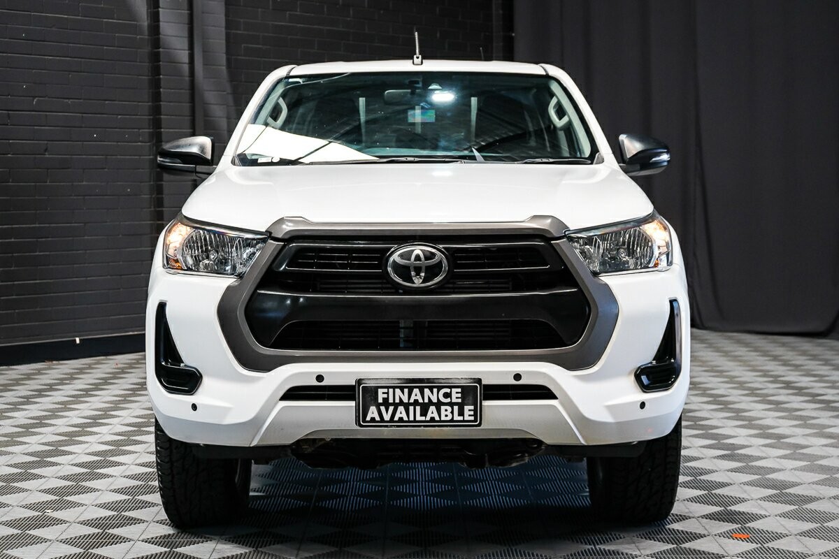 Toyota Hilux image 3