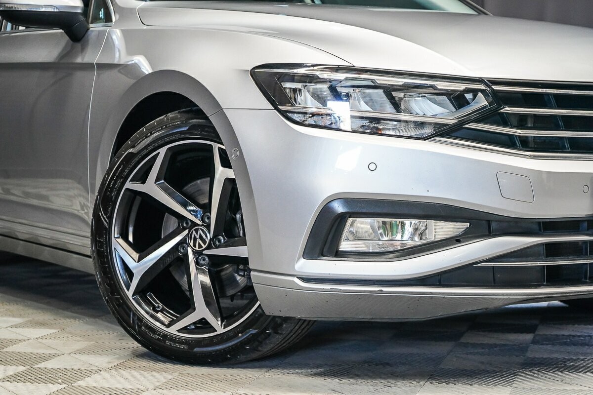Volkswagen Passat image 2