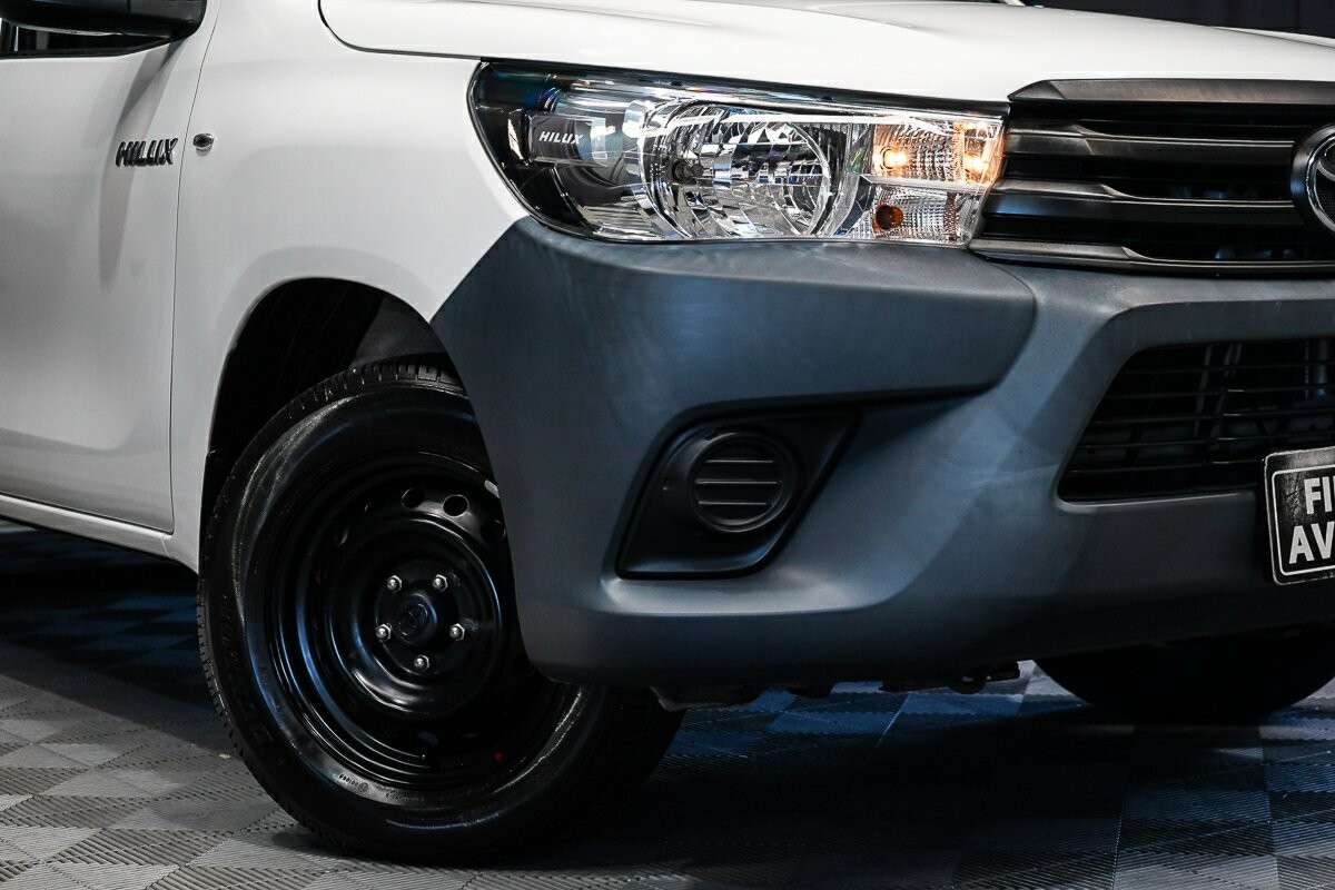 Toyota Hilux image 2