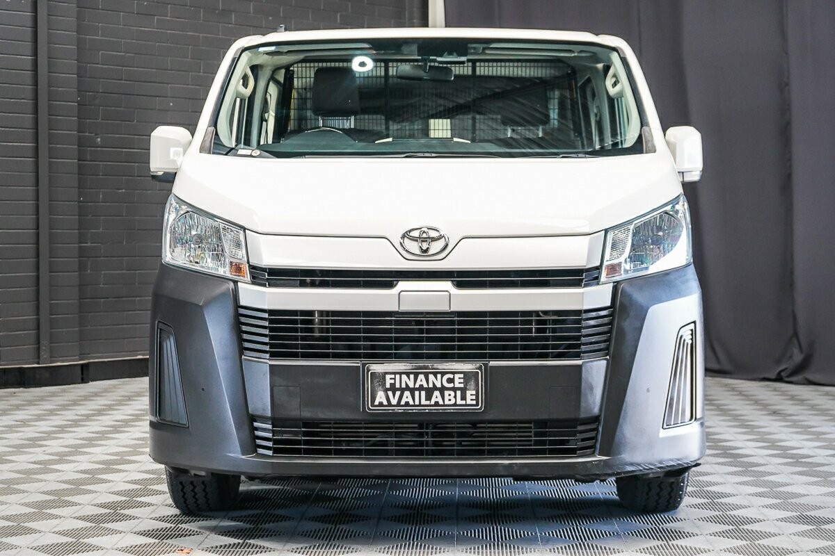 Toyota Hiace image 3