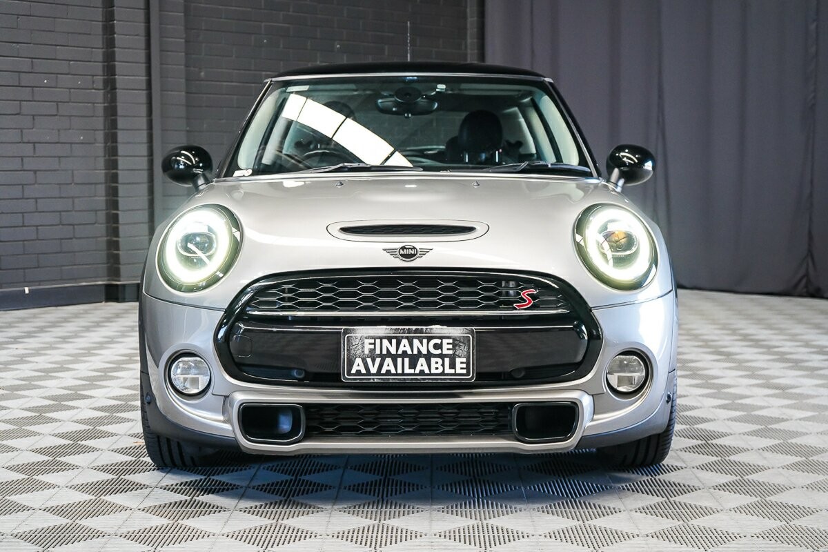 Mini Hatch image 3