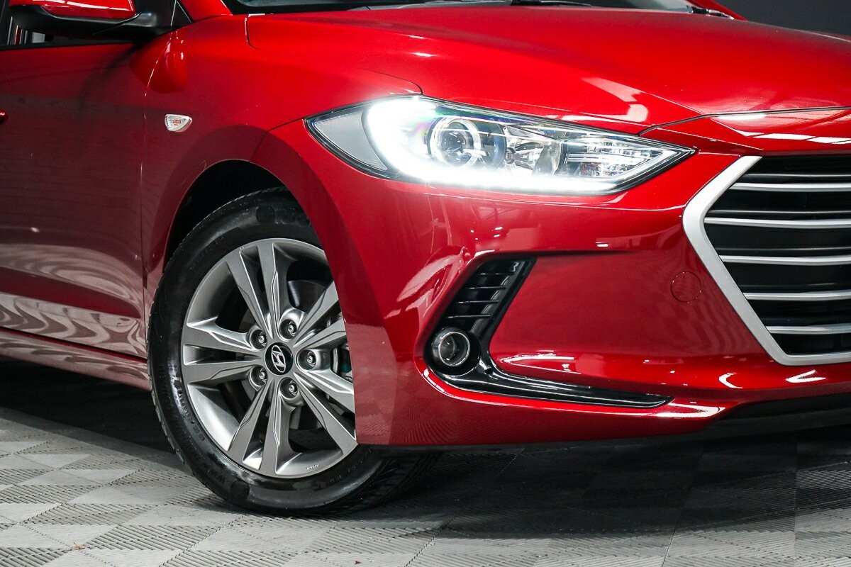 Hyundai Elantra image 2