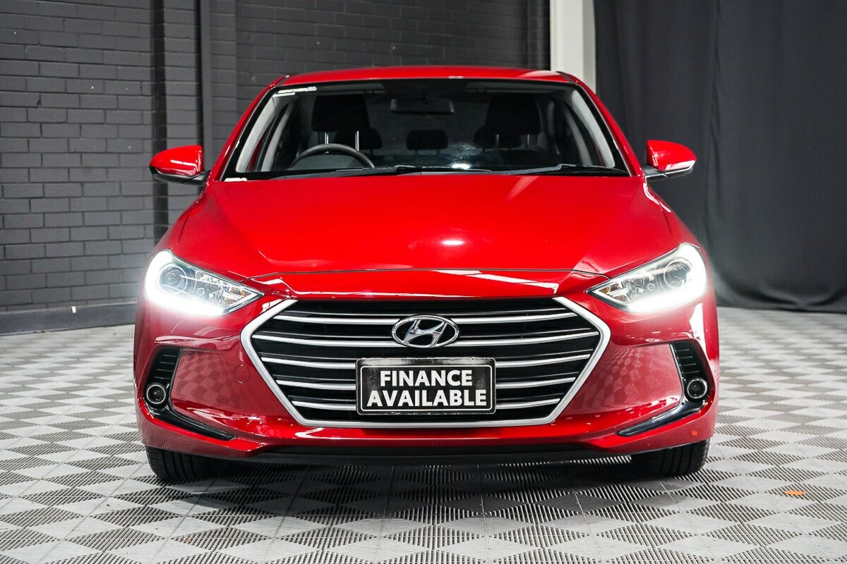 Hyundai Elantra image 3