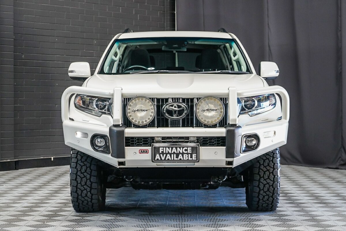 Toyota Landcruiser Prado image 3