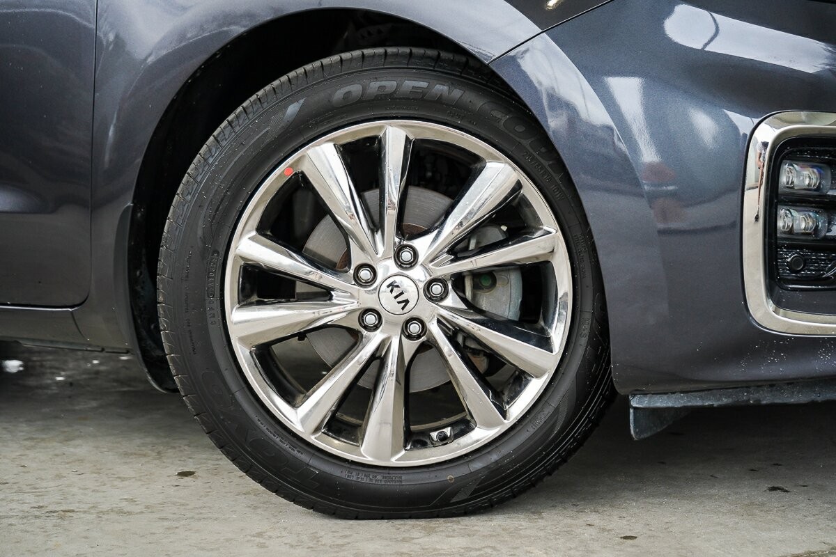 Kia Carnival image 2