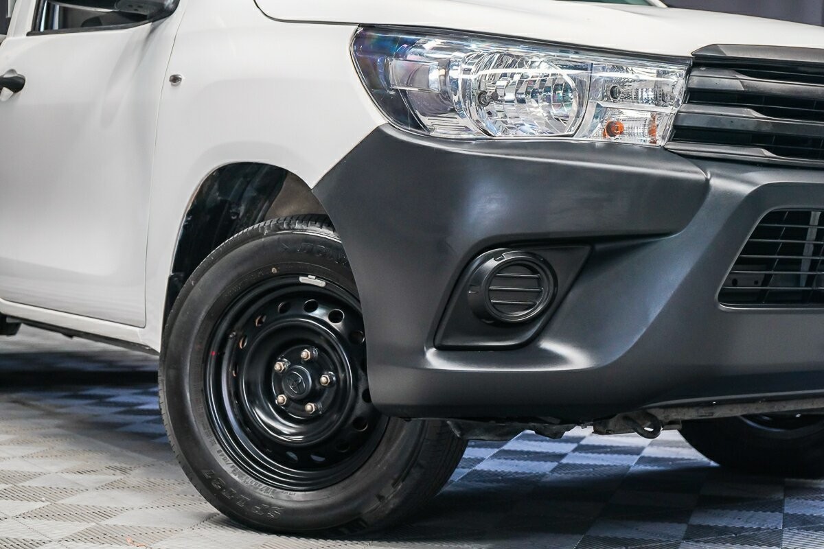 Toyota Hilux image 2