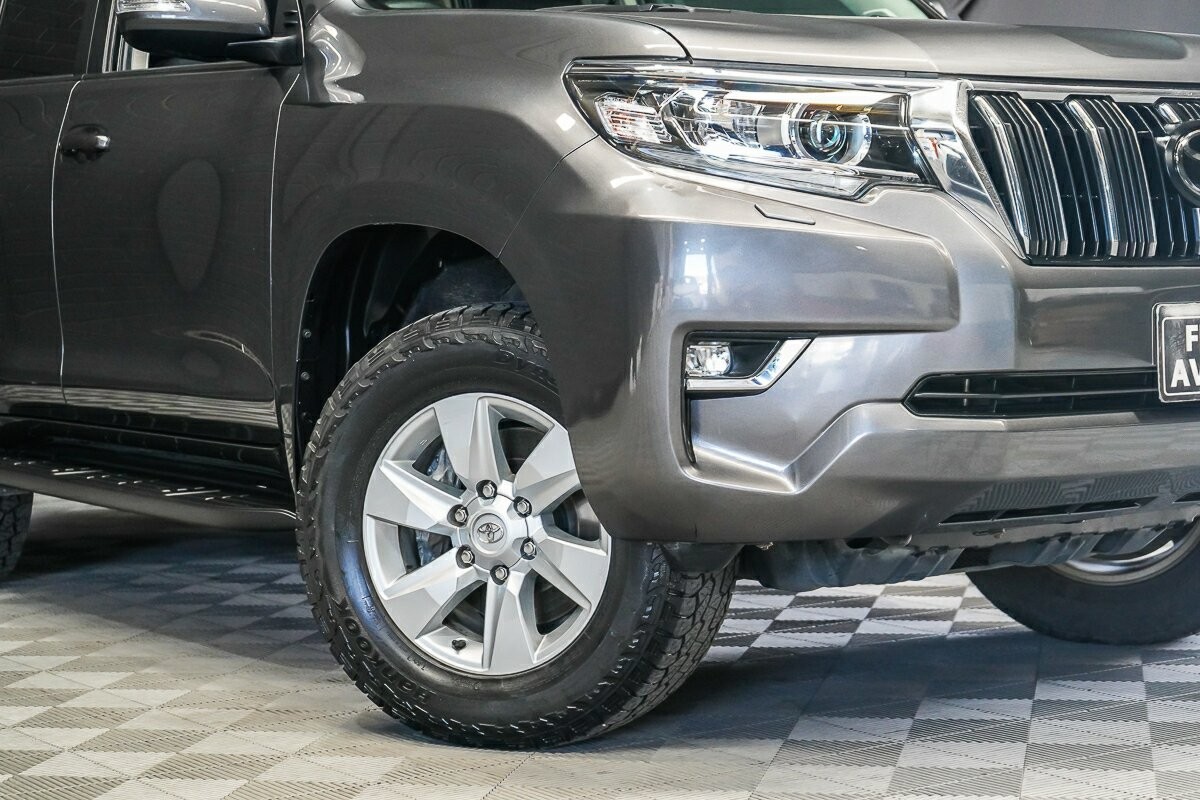 Toyota Landcruiser Prado image 2