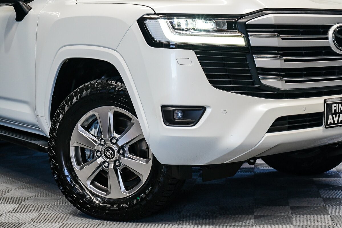 Toyota Landcruiser image 2
