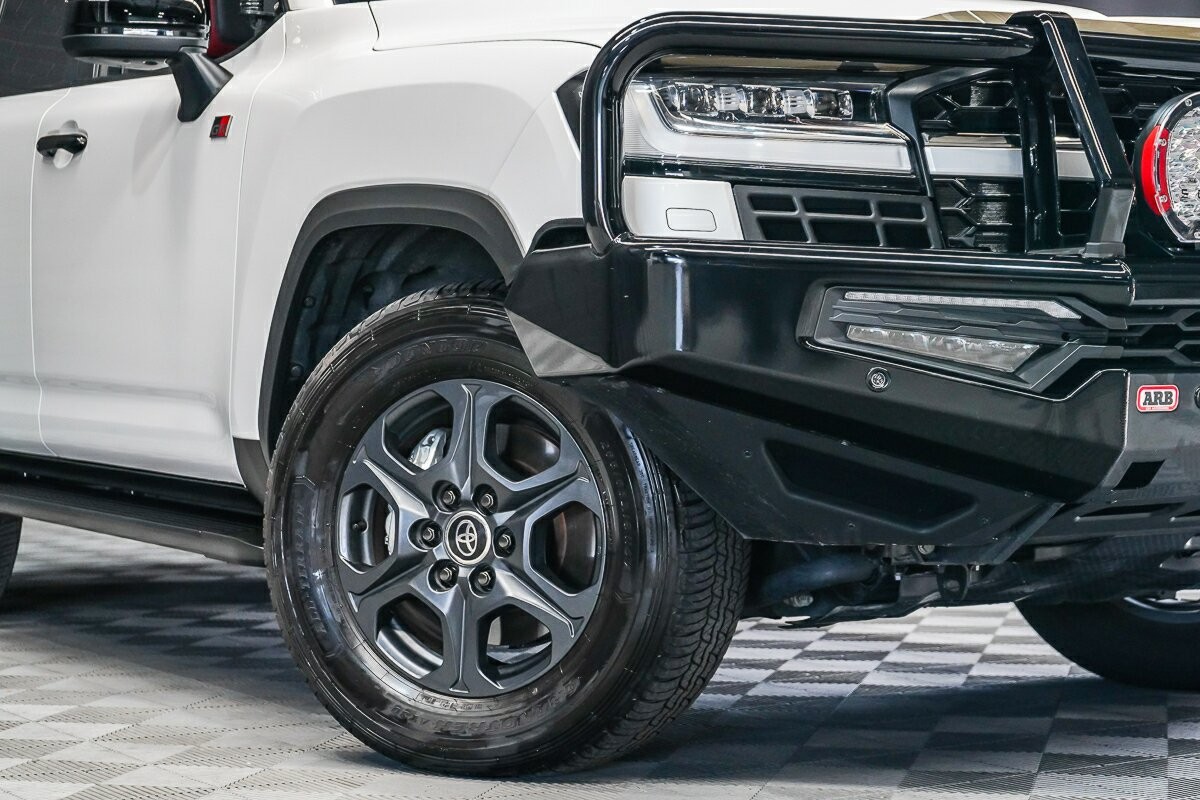 Toyota Landcruiser image 2