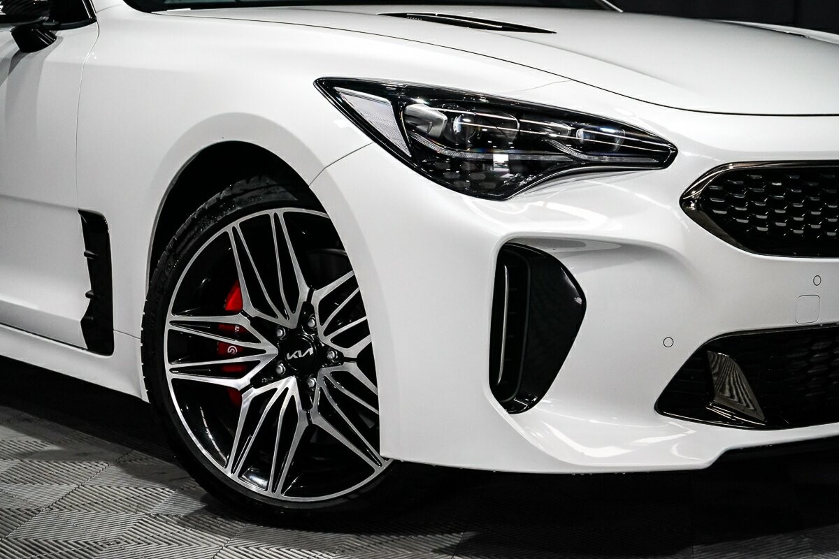 Kia Stinger image 2