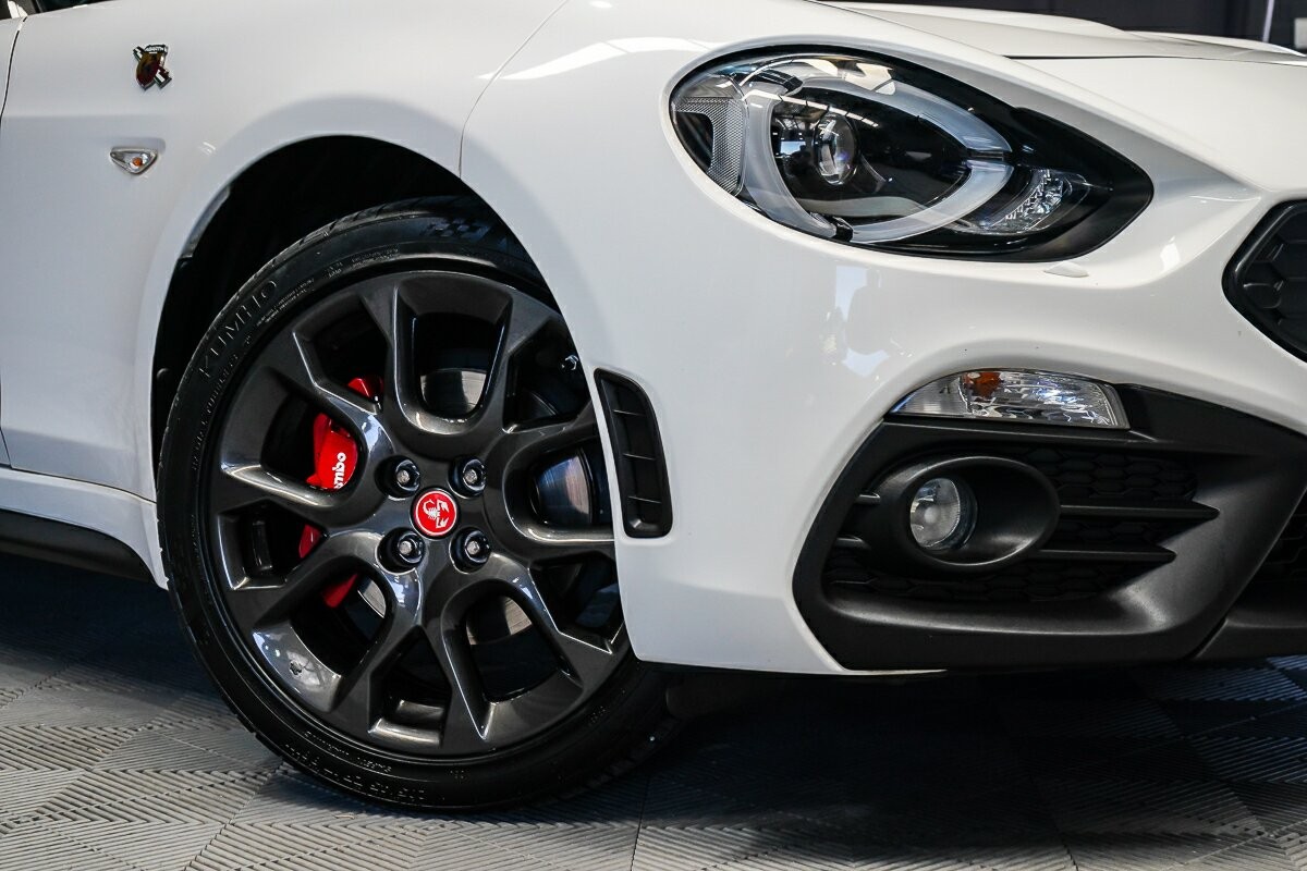 Abarth 124 image 2