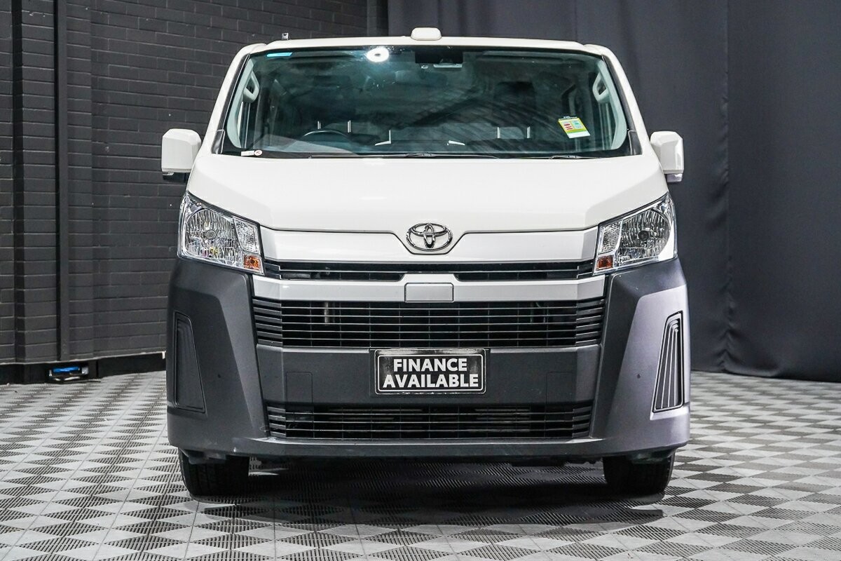 Toyota Hiace image 3