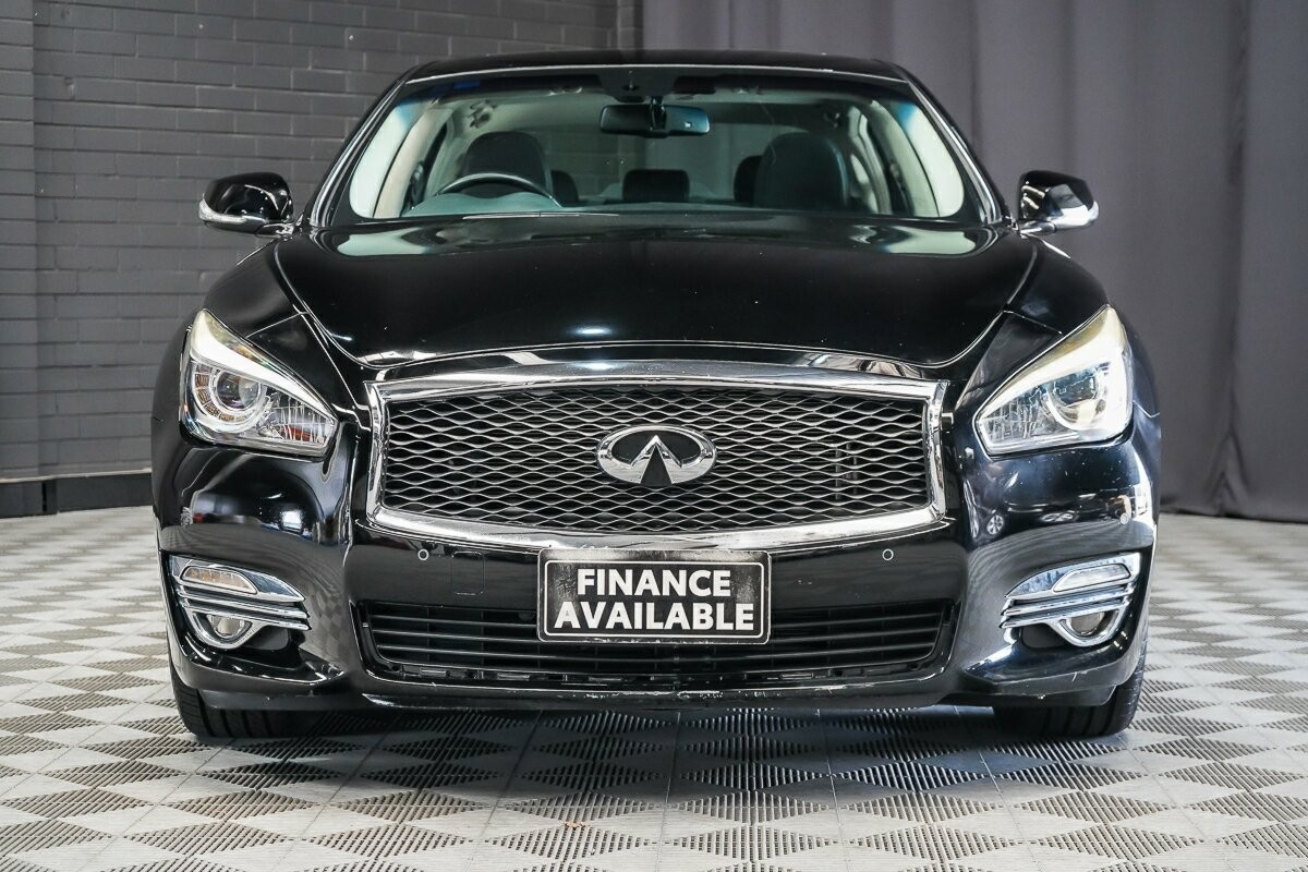 Infiniti Q70 image 3
