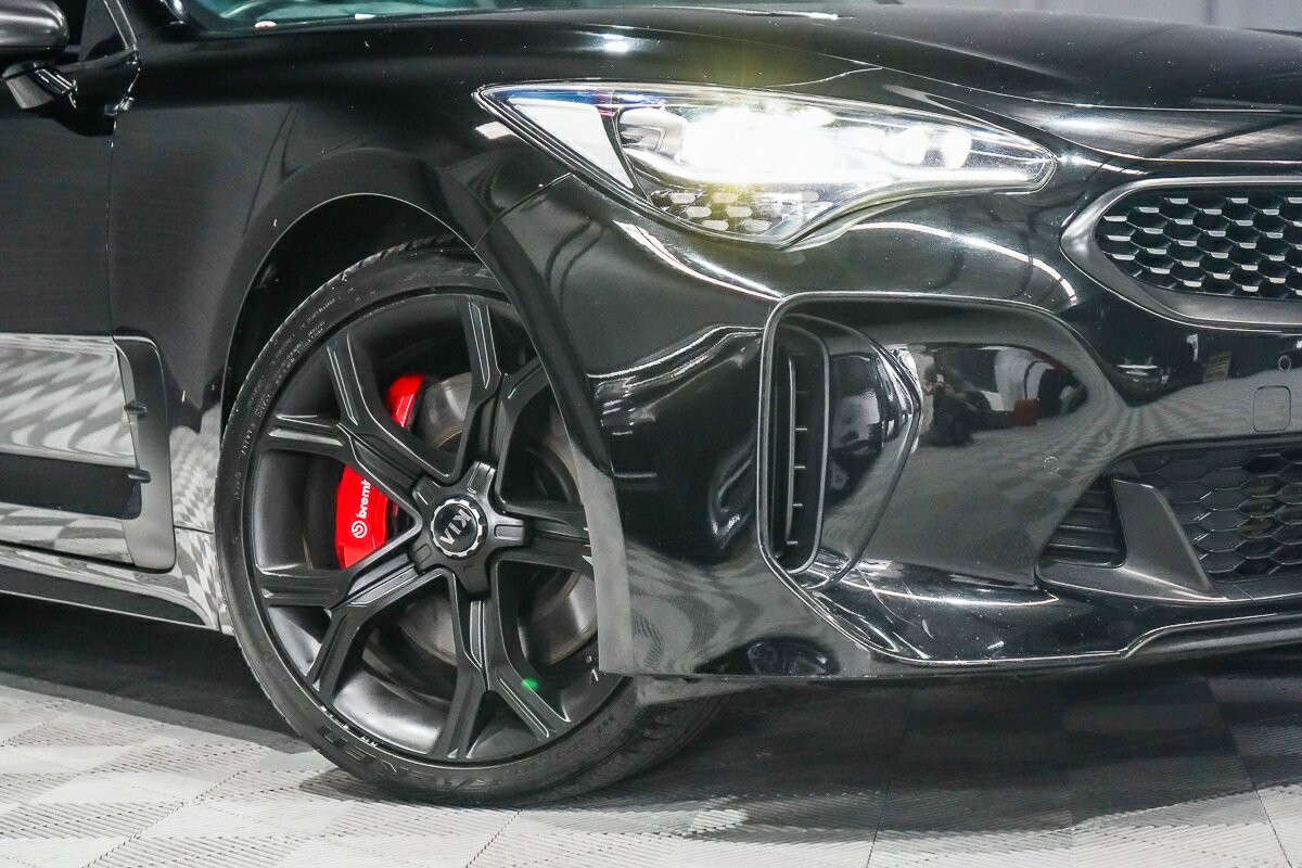 Kia Stinger image 2