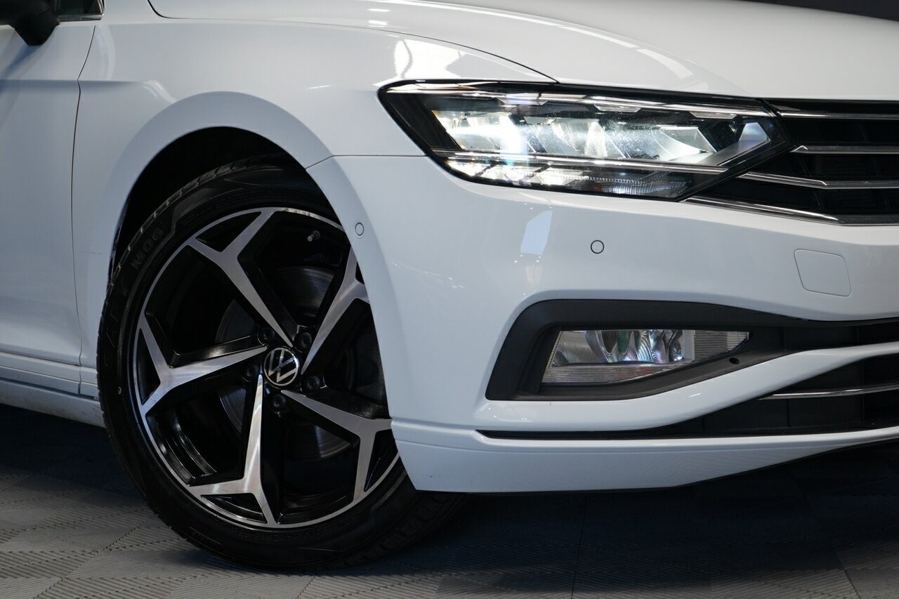 Volkswagen Passat image 2