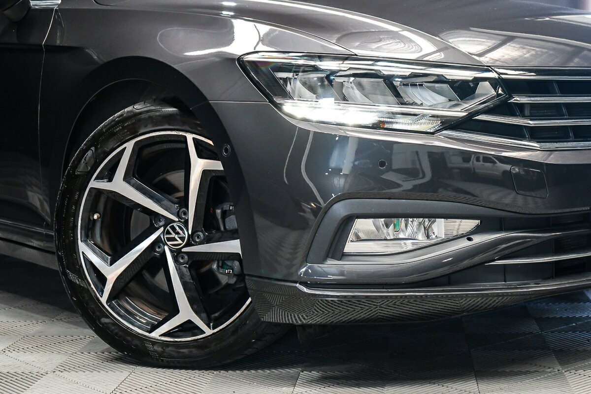 Volkswagen Passat image 2