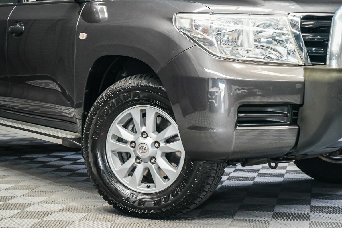 Toyota Landcruiser image 2