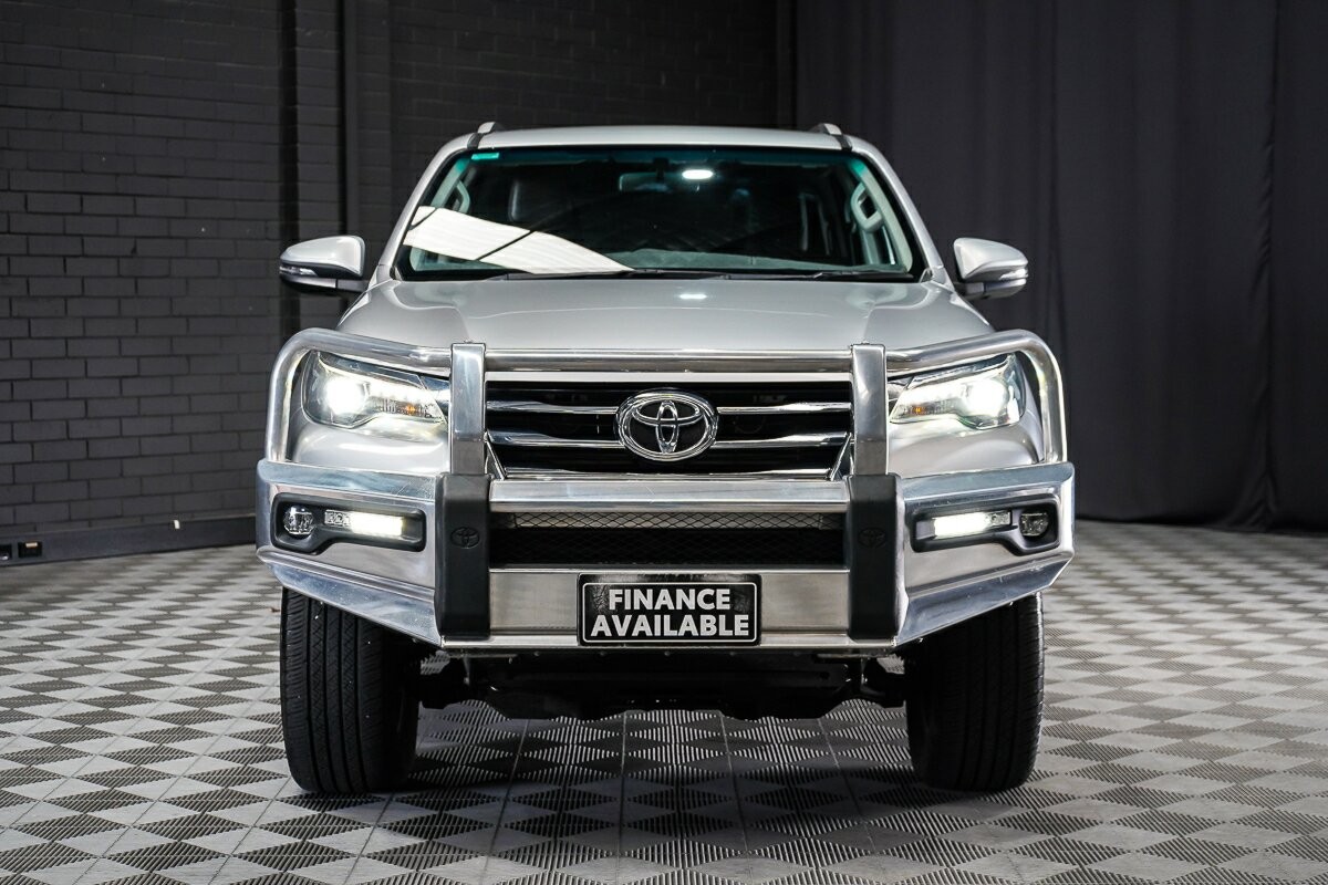 Toyota Fortuner image 3