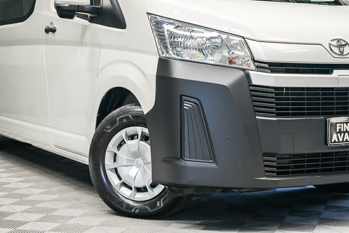 Toyota Hiace image 2