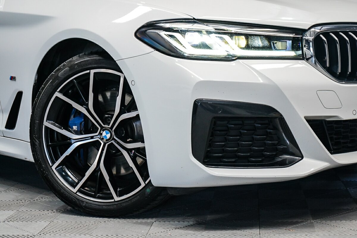 BMW 5 Series image 2