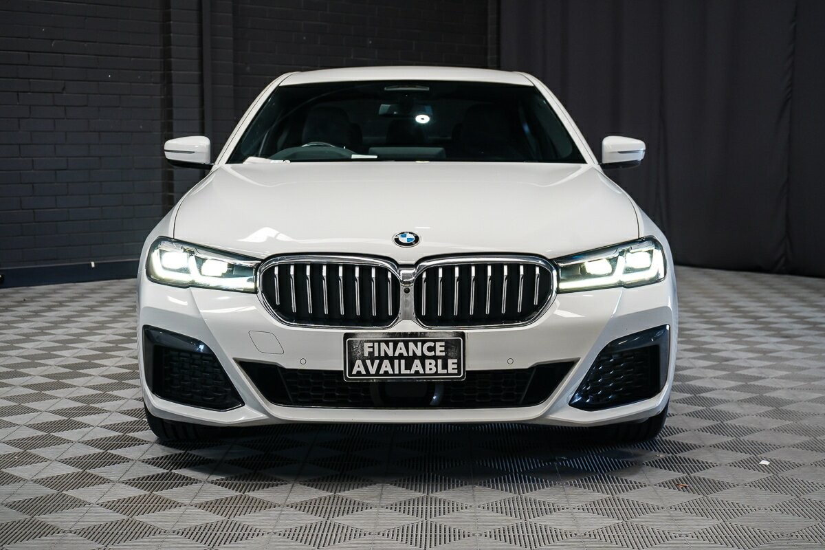 BMW 5 Series image 3