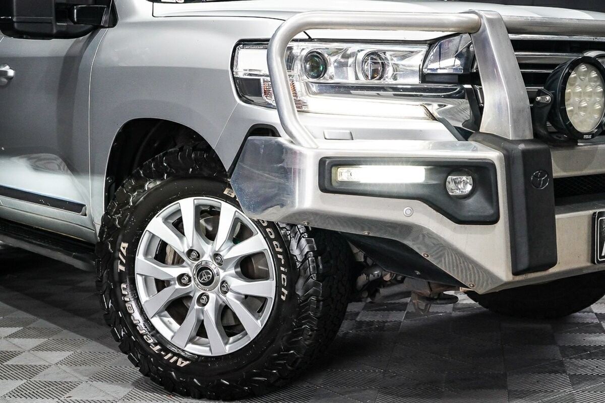 Toyota Landcruiser image 2