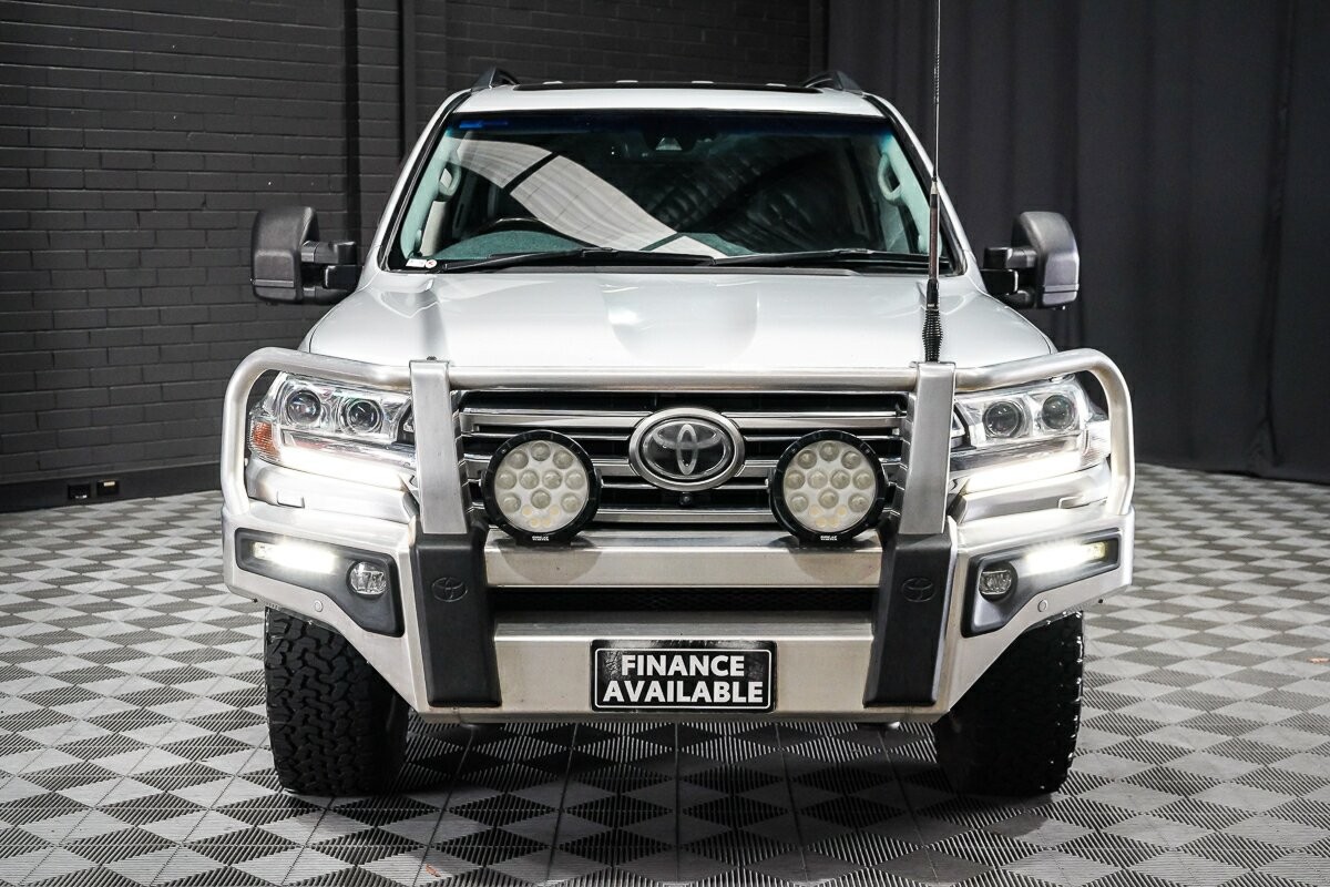 Toyota Landcruiser image 3