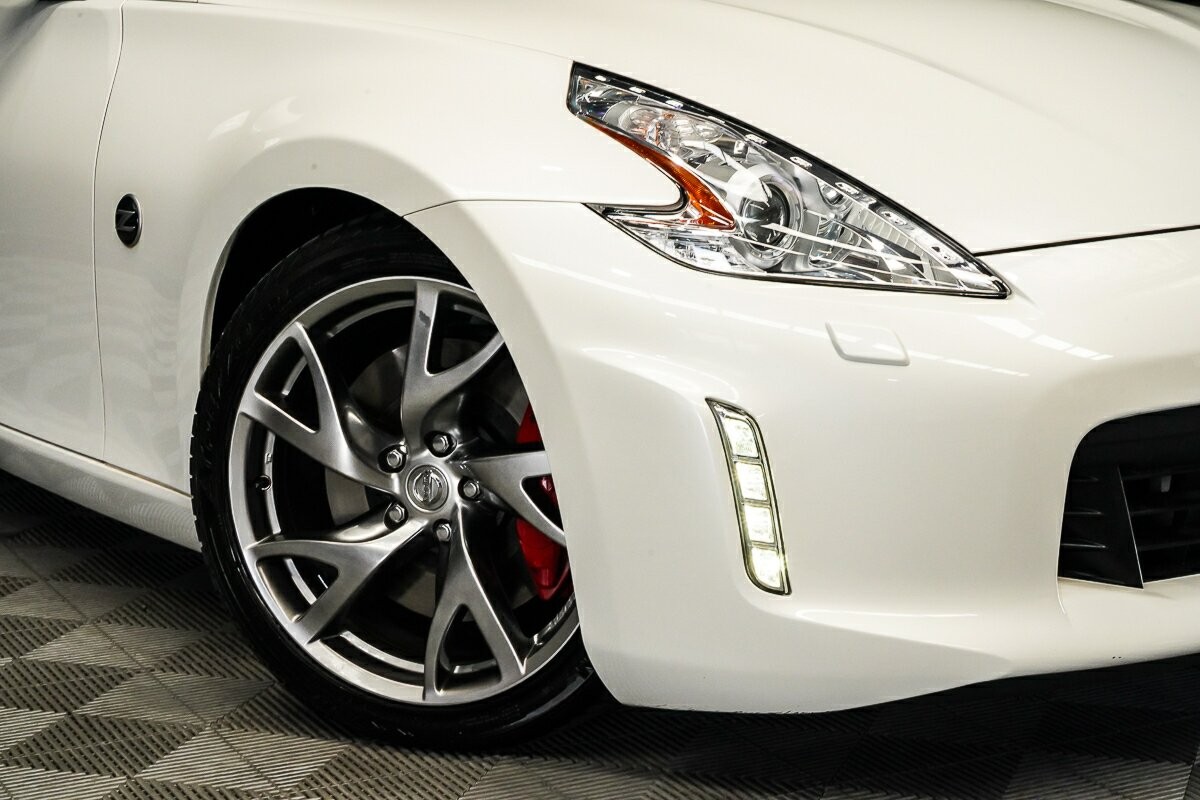 Nissan 370z image 2