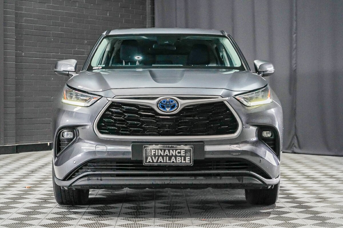 Toyota Kluger image 3