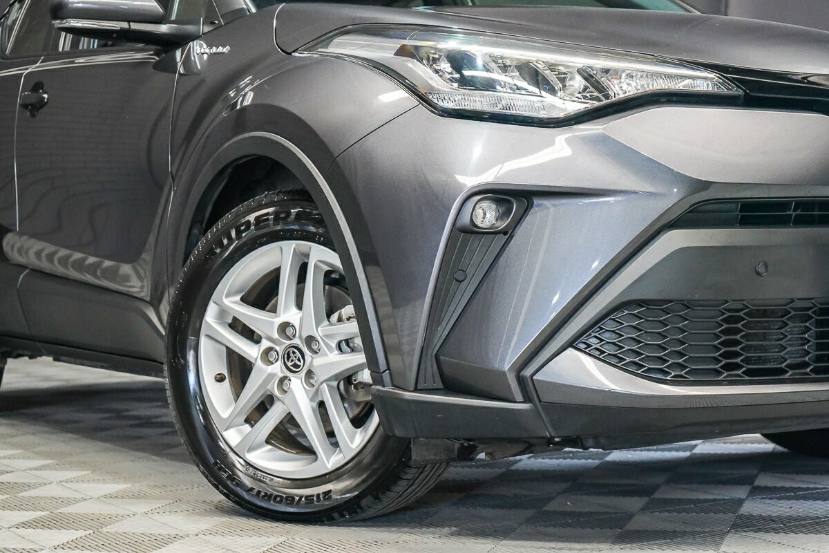 Toyota C-hr image 2