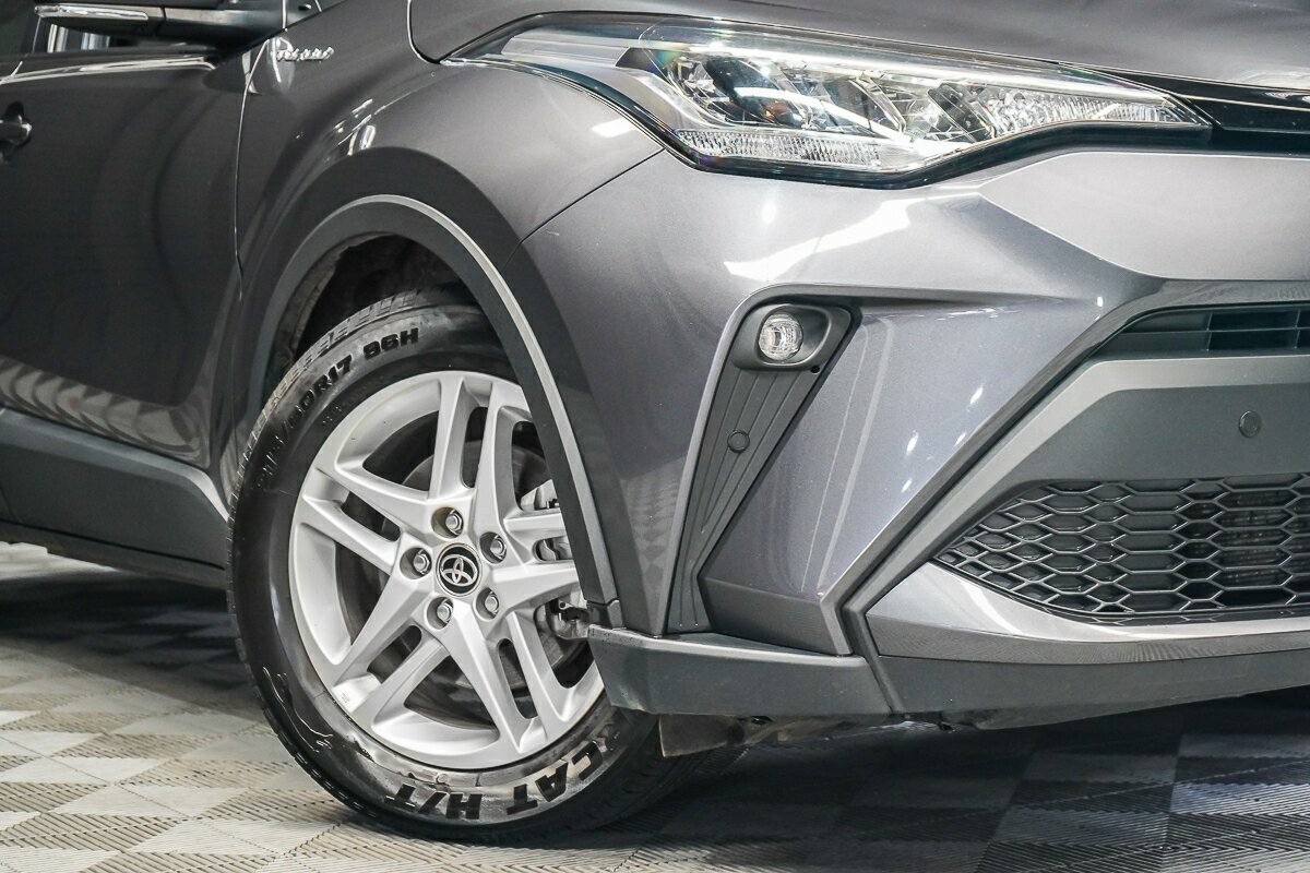 Toyota C-hr image 2