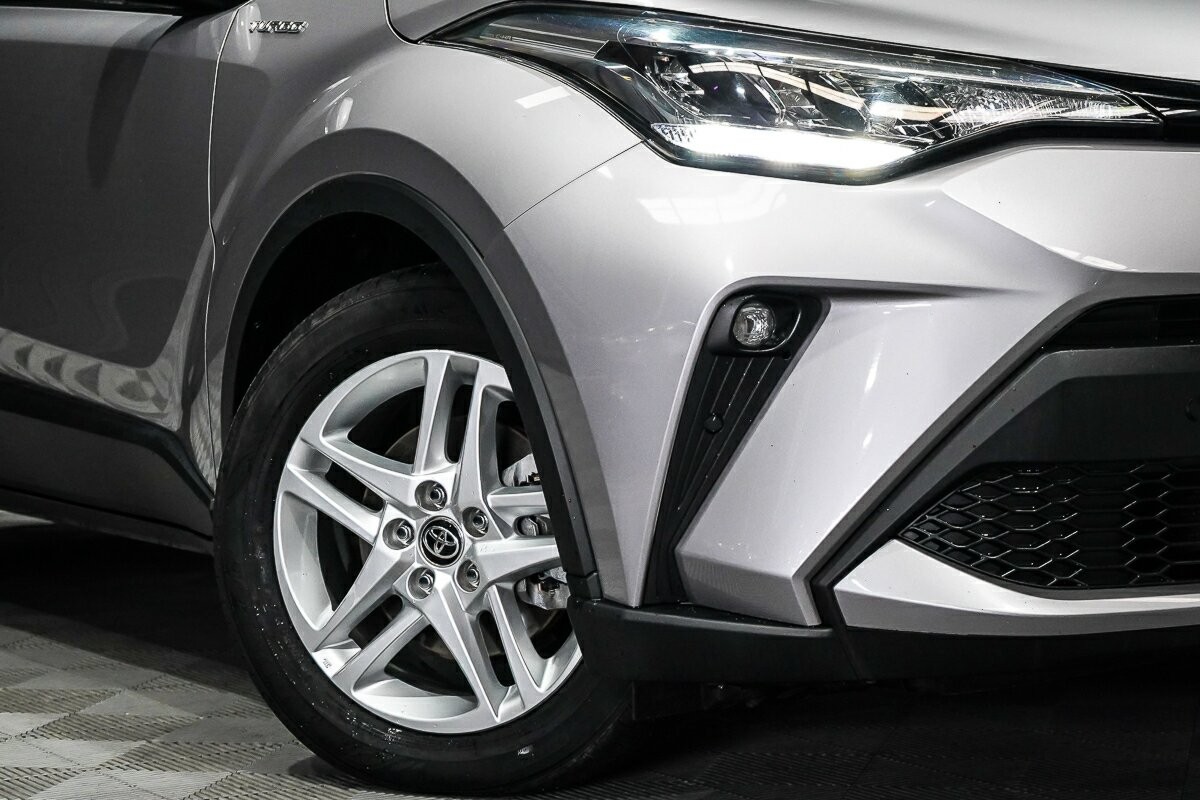 Toyota C-hr image 2
