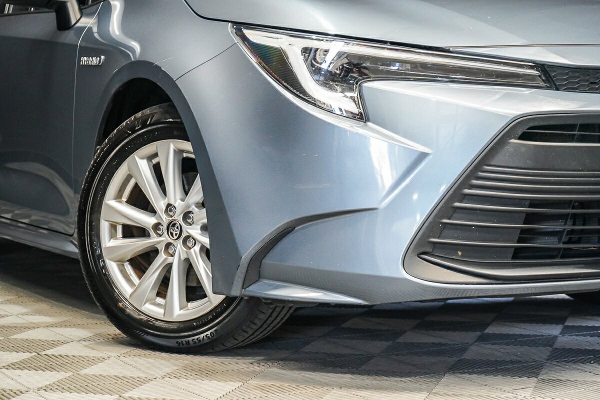 Toyota Corolla image 2