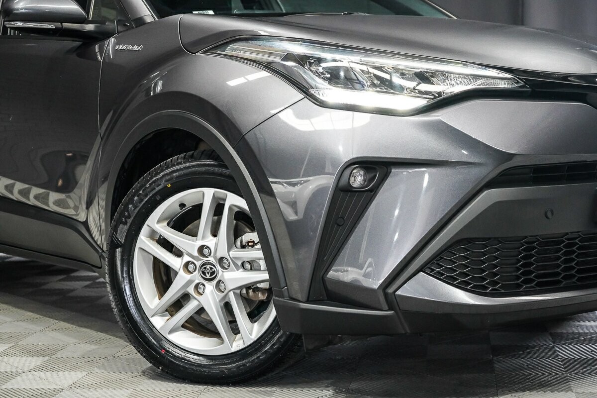 Toyota C-hr image 2