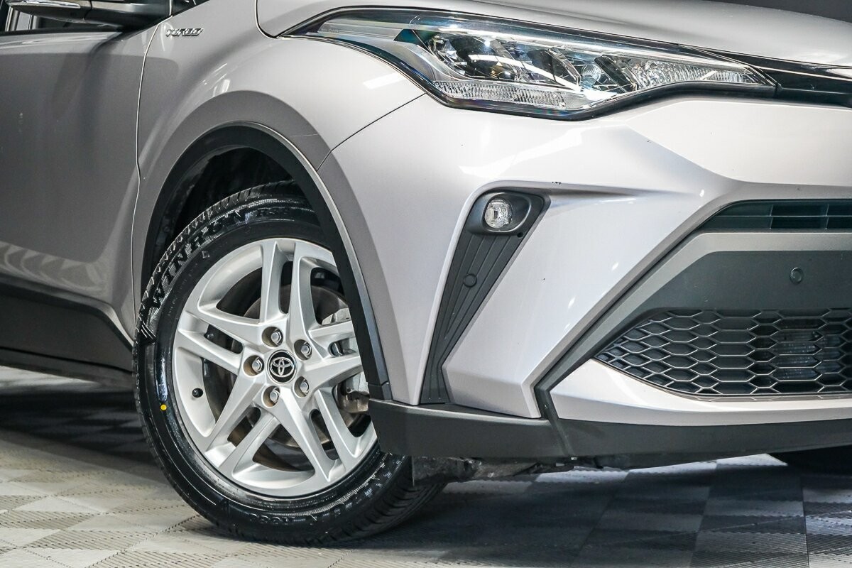 Toyota C-hr image 2