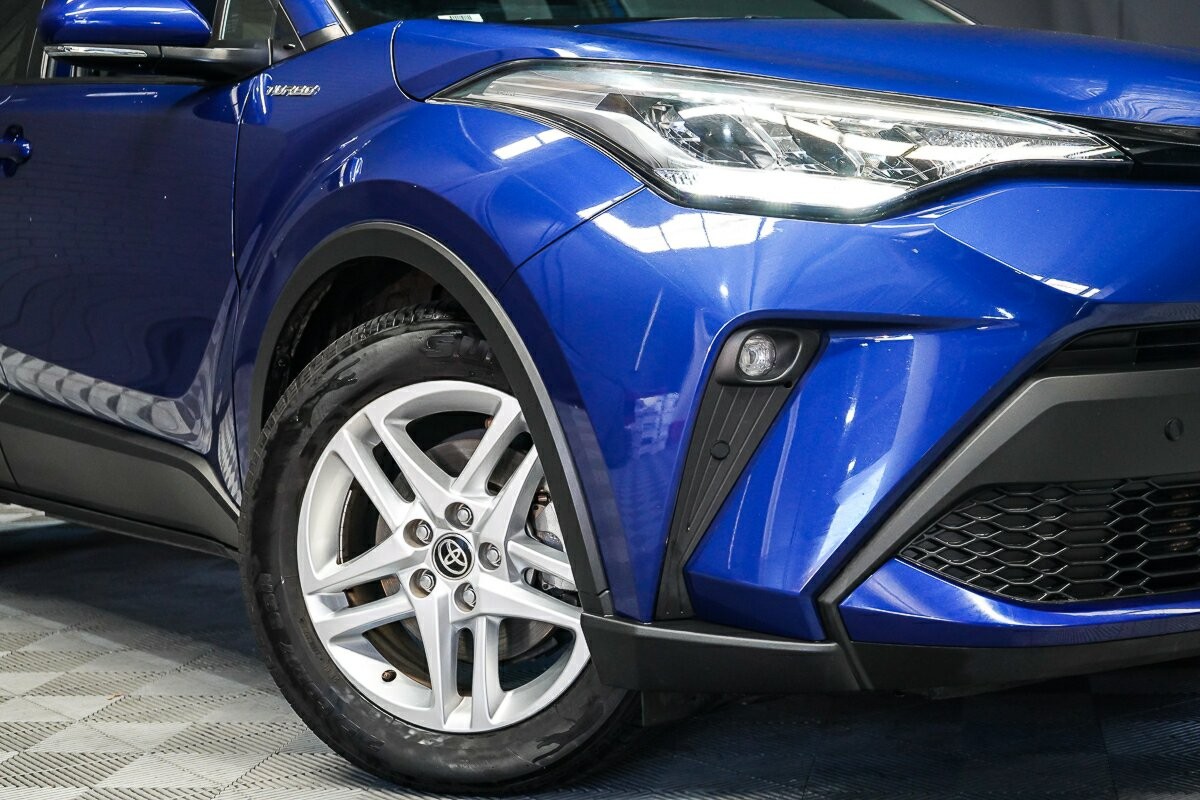 Toyota C-hr image 2