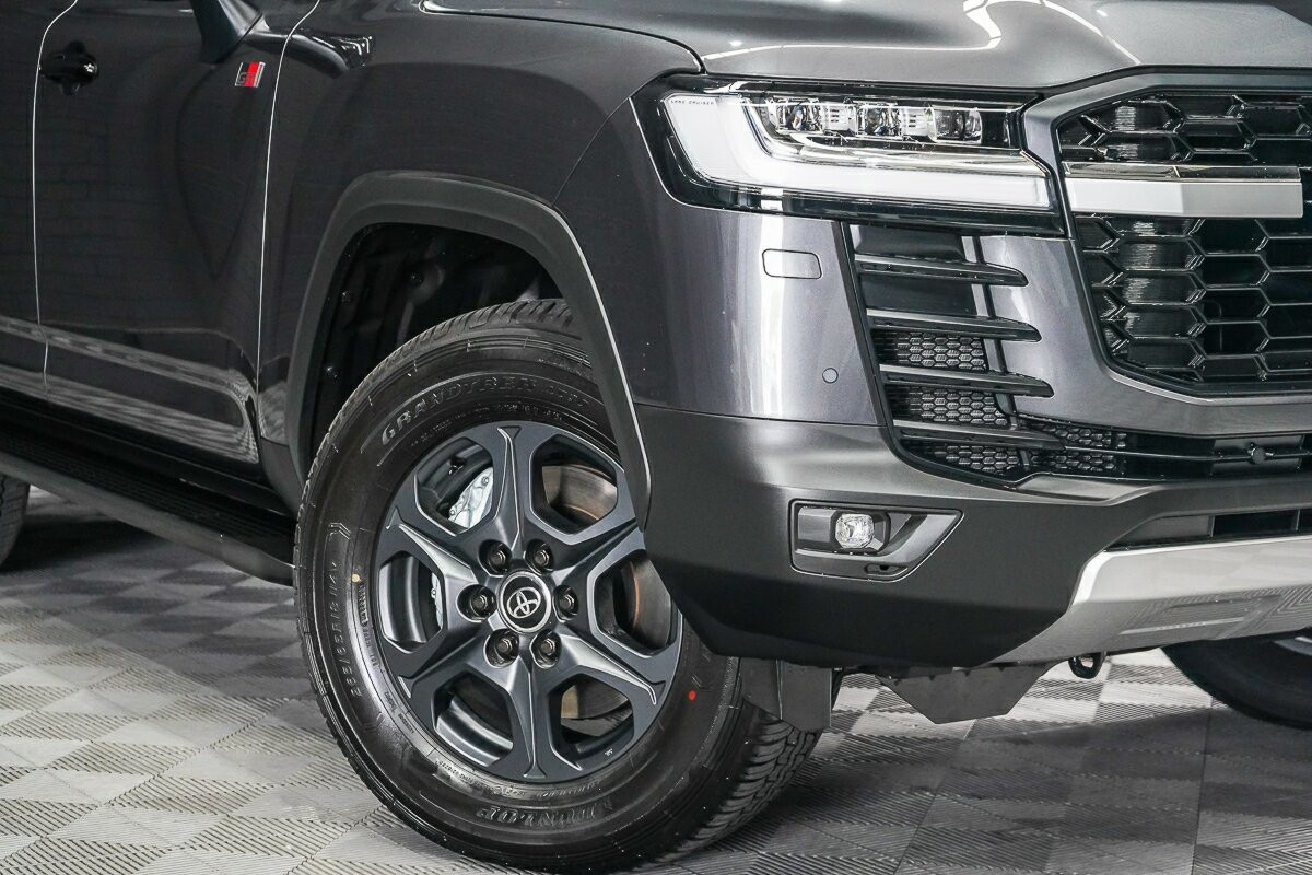 Toyota Landcruiser image 2