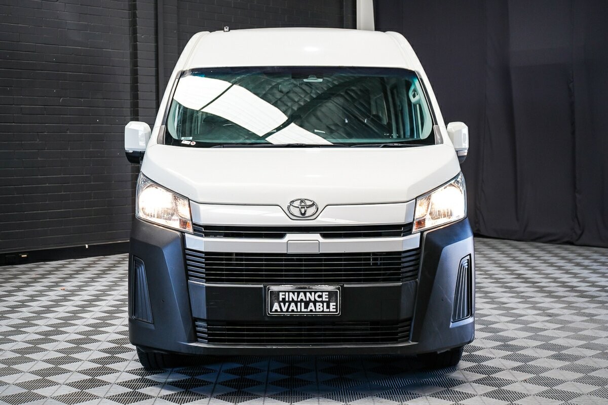 Toyota Hiace image 3