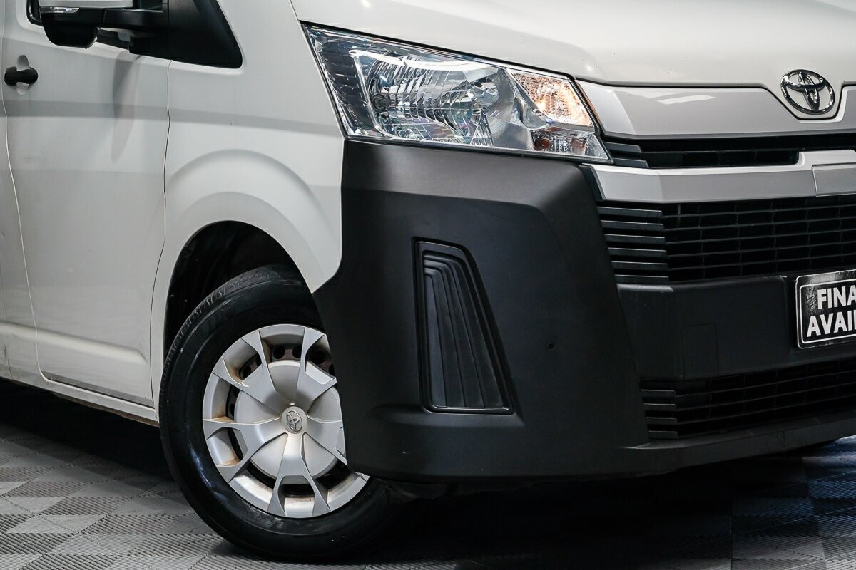 Toyota Hiace image 2