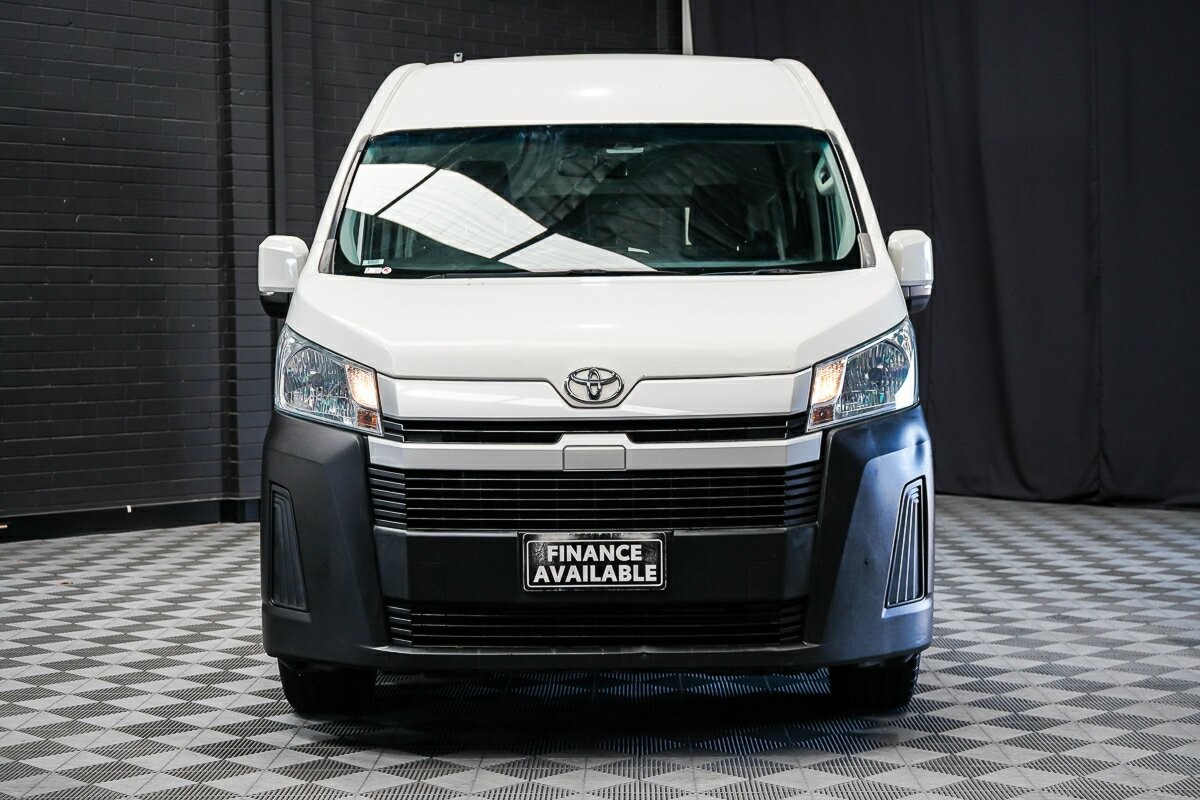 Toyota Hiace image 3