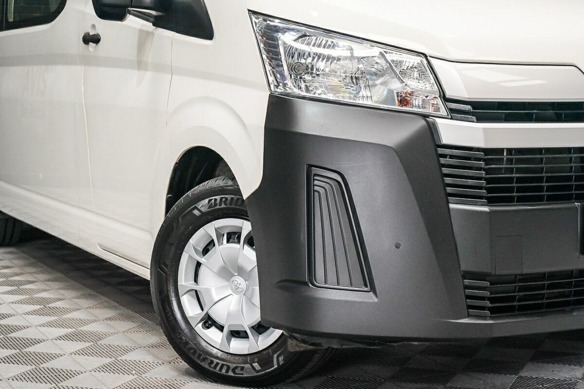 Toyota Hiace image 2