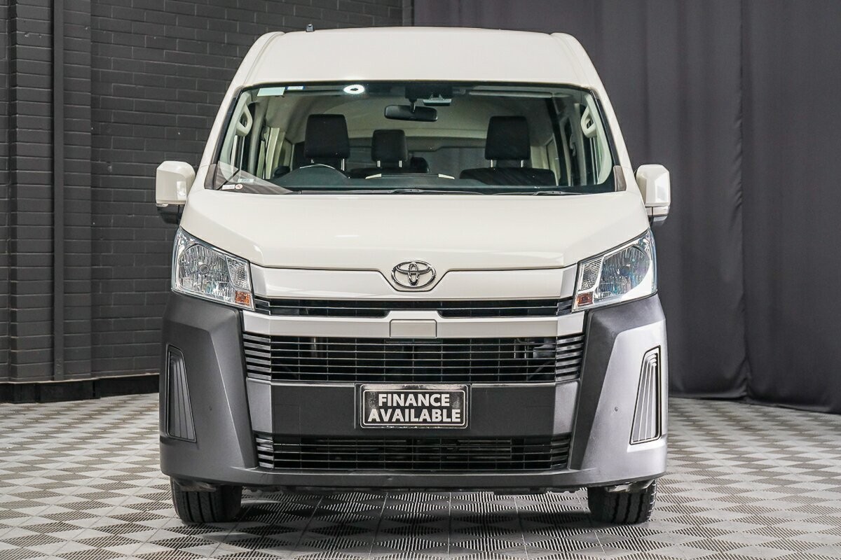 Toyota Hiace image 3