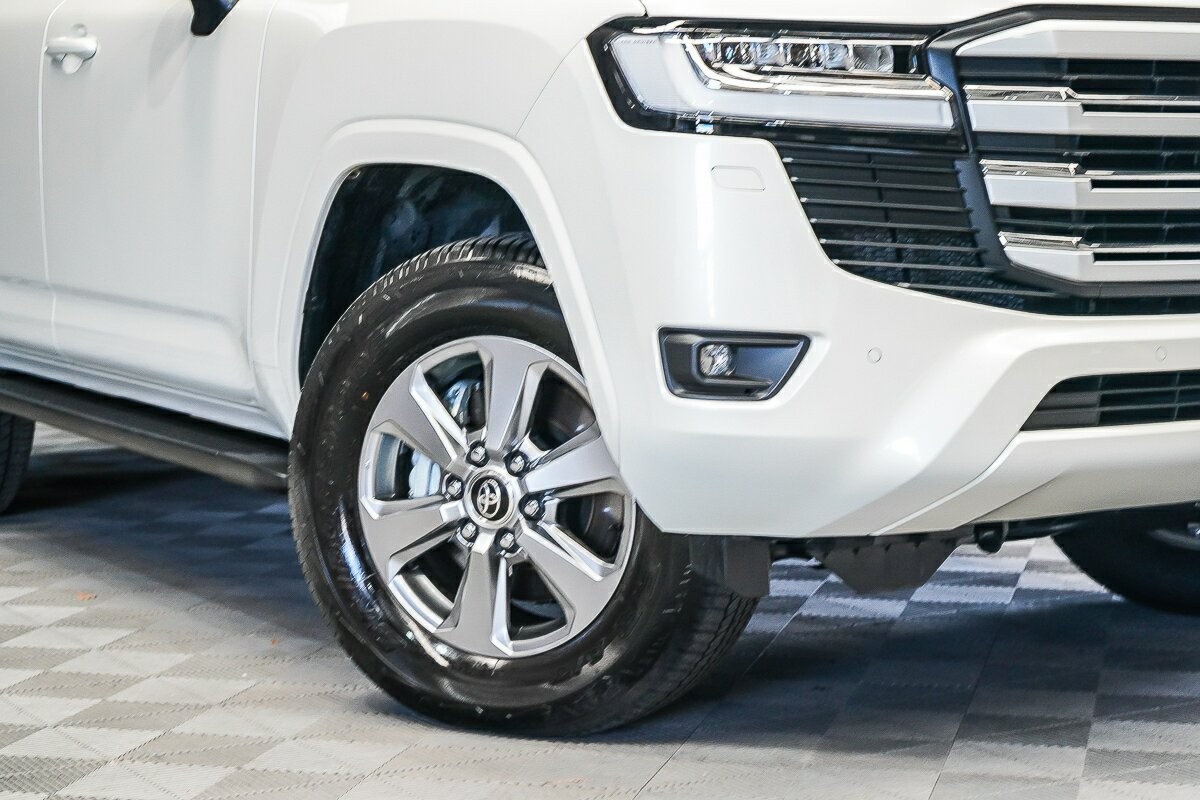 Toyota Landcruiser image 2