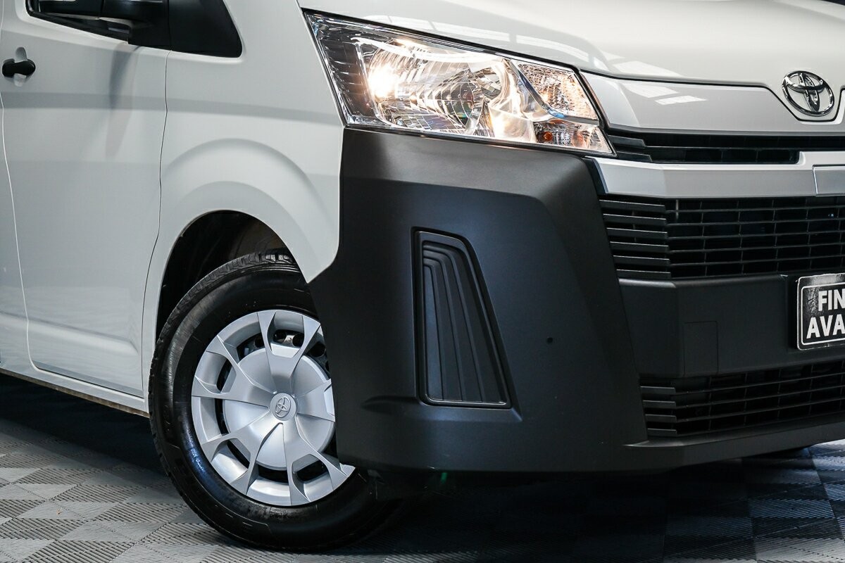 Toyota Hiace image 2