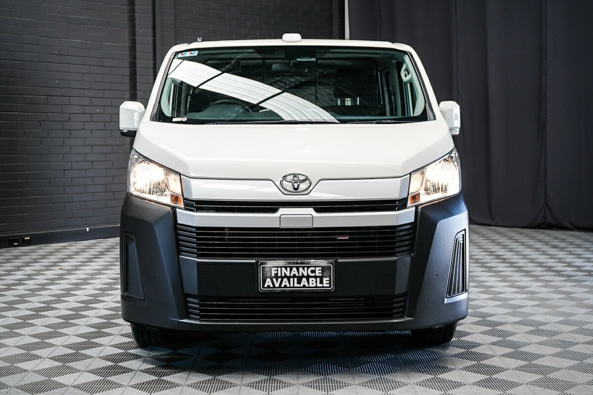 Toyota Hiace image 3