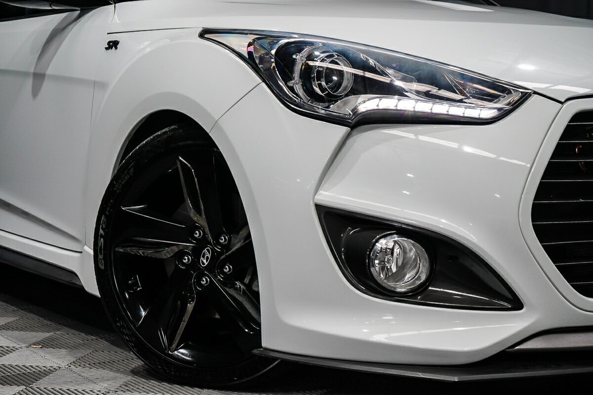 Hyundai Veloster image 2